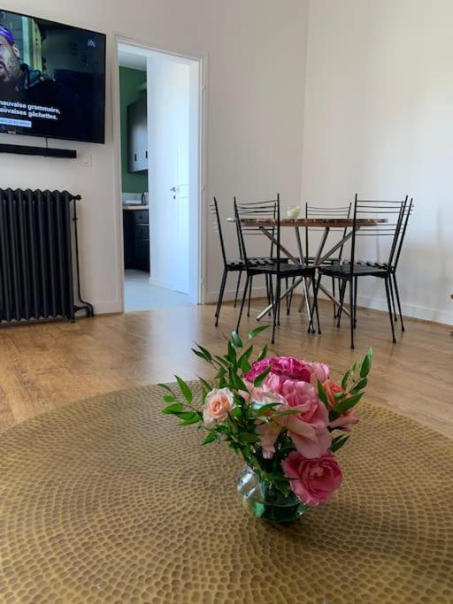 Apartamento Le Beaufleury Et Sa Terrasse A La Victoire Burdeos Exterior foto
